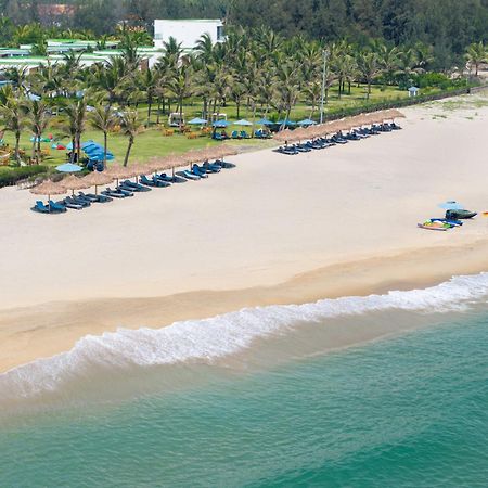 Wyndham Hoi An Royal Beachfront Resort & Villas מראה חיצוני תמונה