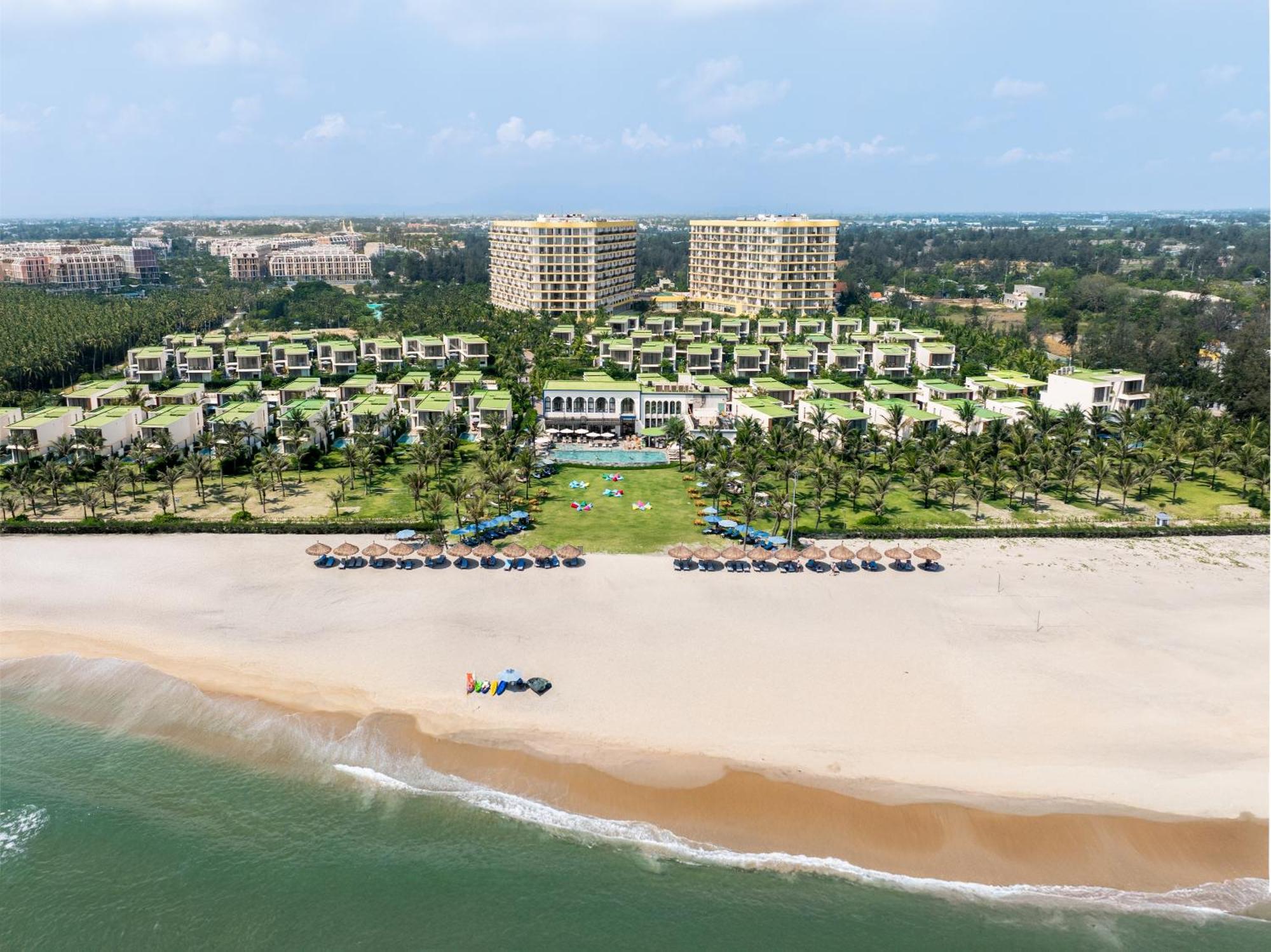 Wyndham Hoi An Royal Beachfront Resort & Villas מראה חיצוני תמונה